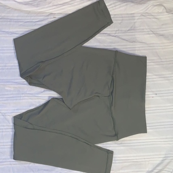 Lululemon fast and free olive green size 6 - Picture 6 of 6